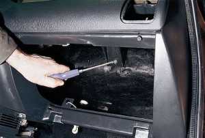 Как снять перчаточный ящик автомобиля Ваз 2112