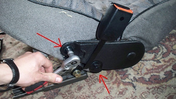Как установить подлокотник на автомобиль ВАЗ 2114